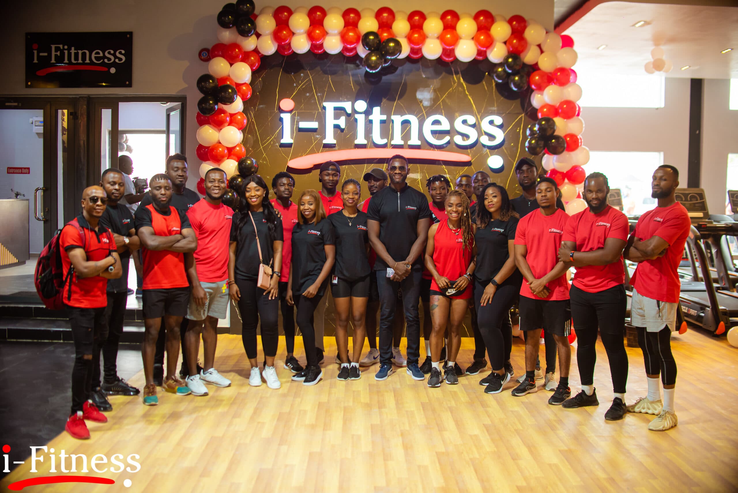 Members training together inside an i-Fitness club